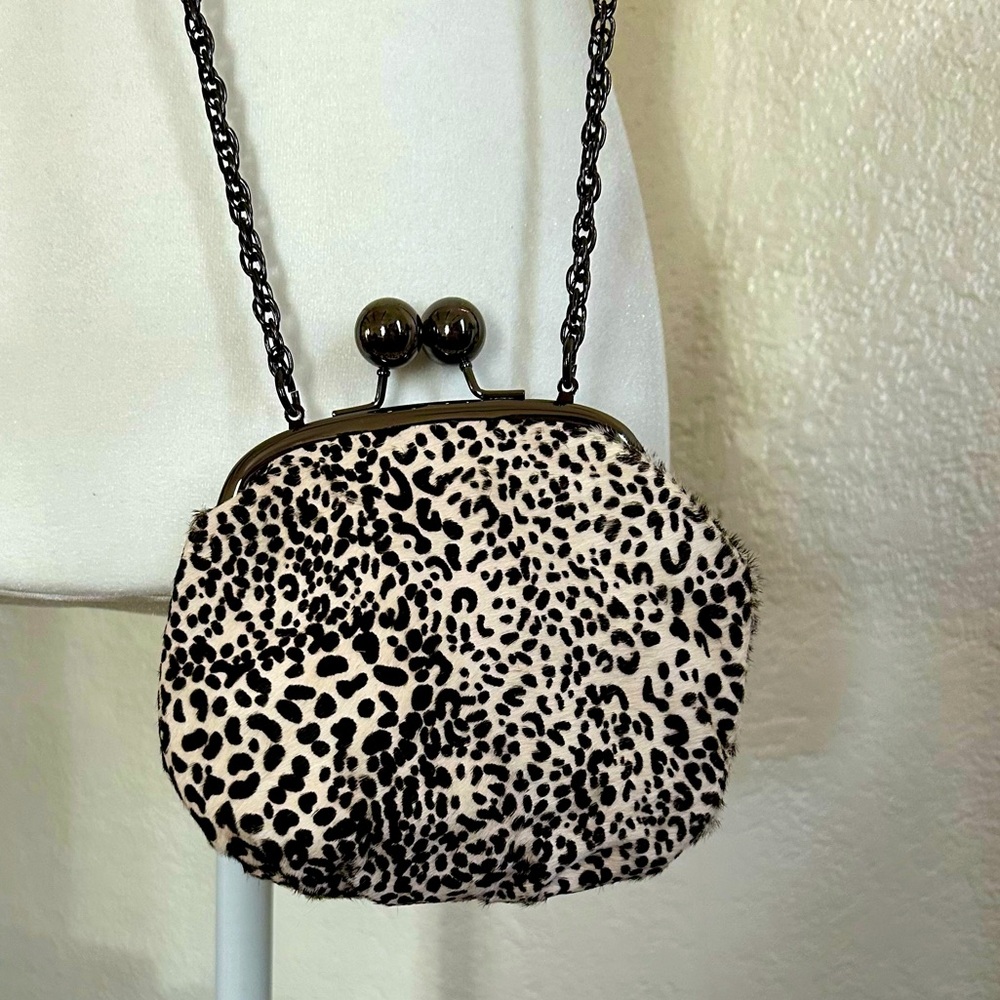 Black & white kisslock crossbody purse